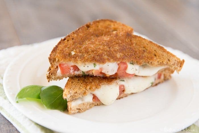 This grilled caprese sandwich is perfect for lunch or dinner. It's quick and easy to prepare and tastes delicious!