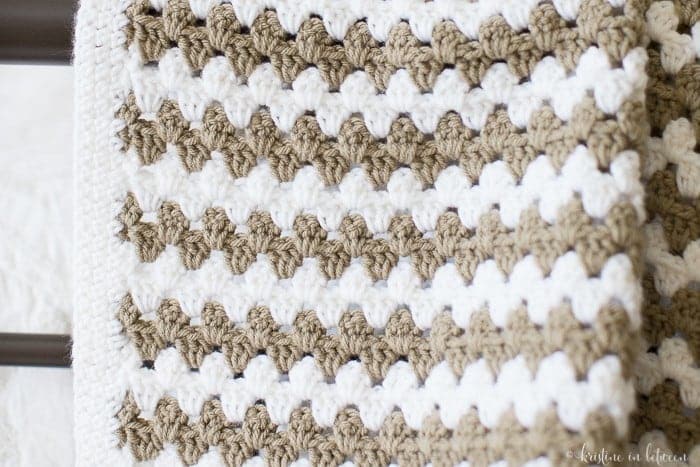 Simple granny stripe afghan. The perfect crochet afghan for beginners.