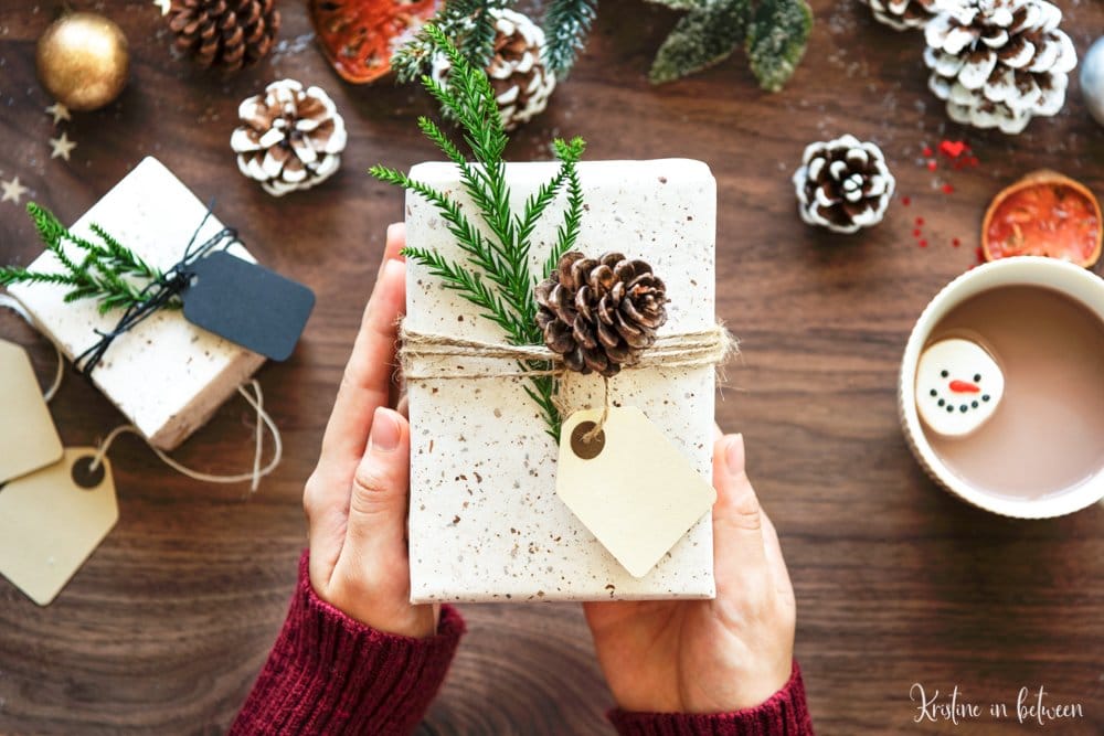 Awesome gift wrapping tricks for people who hate wrapping! Save time and have beautiful gifts this year!