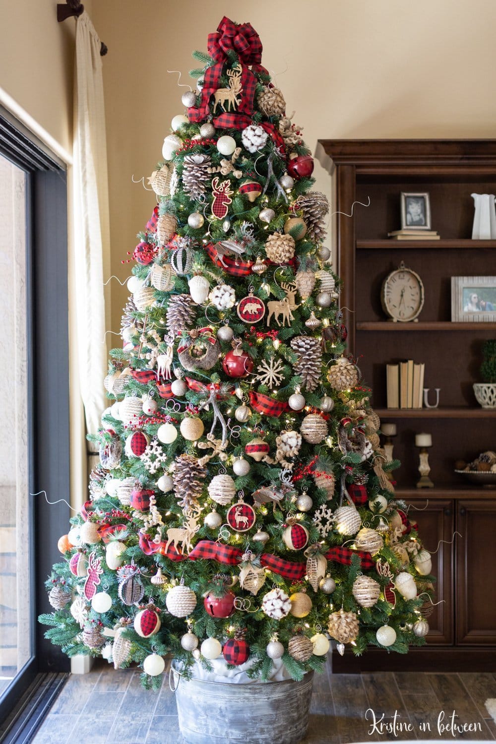 How to recycle your Christmas ornaments year after year for a whole new look! Gorgeous buffalo check and reds for this year!