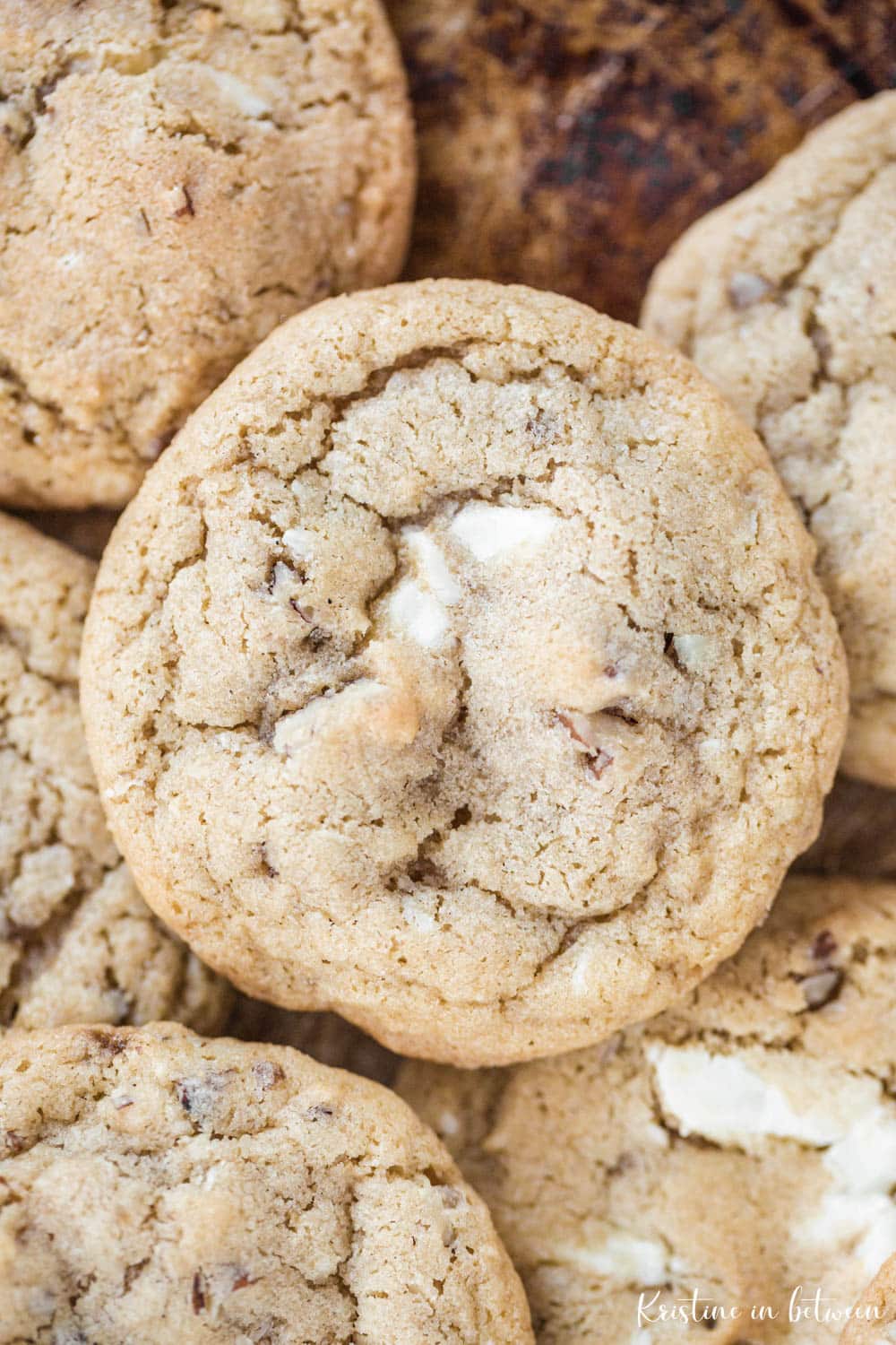 A cookie laying on top of other cookies showing the details of the top of the cookie.